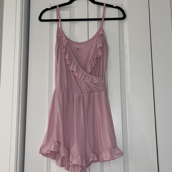Women’s POOF NY Light Pink Ruffle Romper Small - Picture 5 of 8